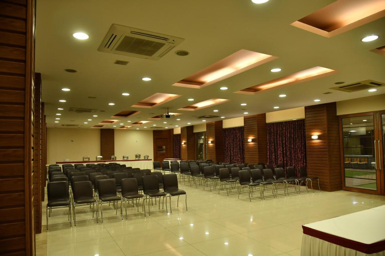 Hotel Prince Residency Бхудж Экстерьер фото